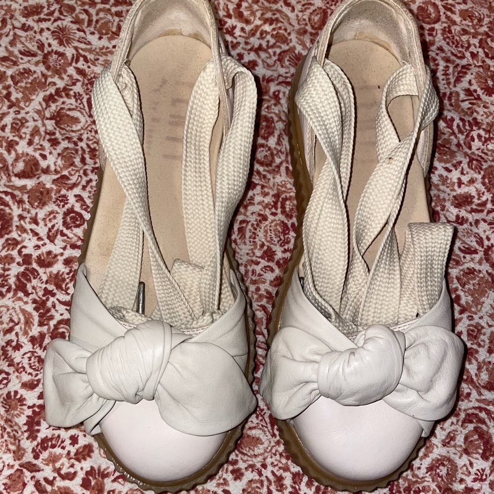 Pumas shoes size 7
